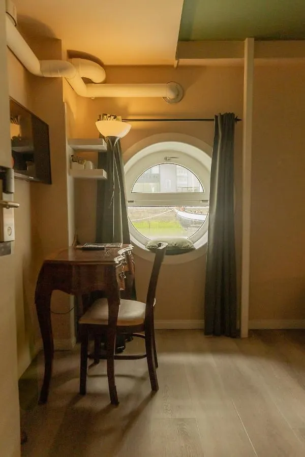 FLOATS by H2OTEL Rotterdam Hotel